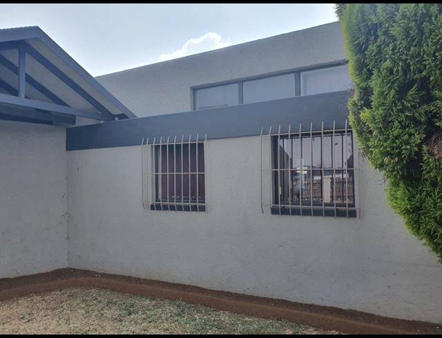 173M² OFFICE TO LET IN VAALPARK